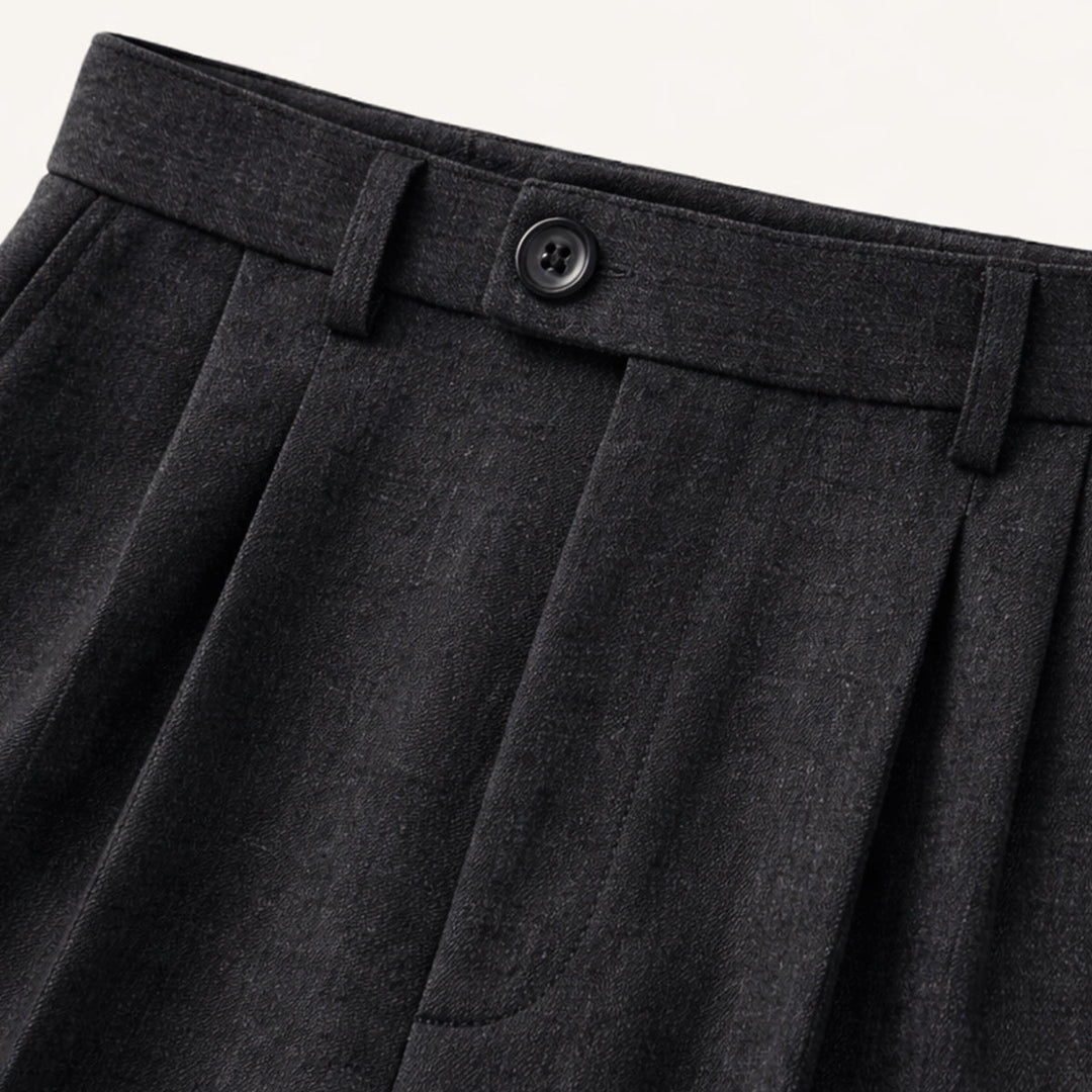 Pantalon habillé coupe droite, taille haute homme. Confortable et polyvalent pour mode masculine.