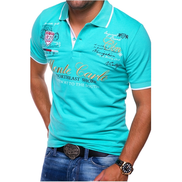 Polo moderne pour homme, col contrasté et imprimés graphiques. Incontournable de la mode masculine casual chic.