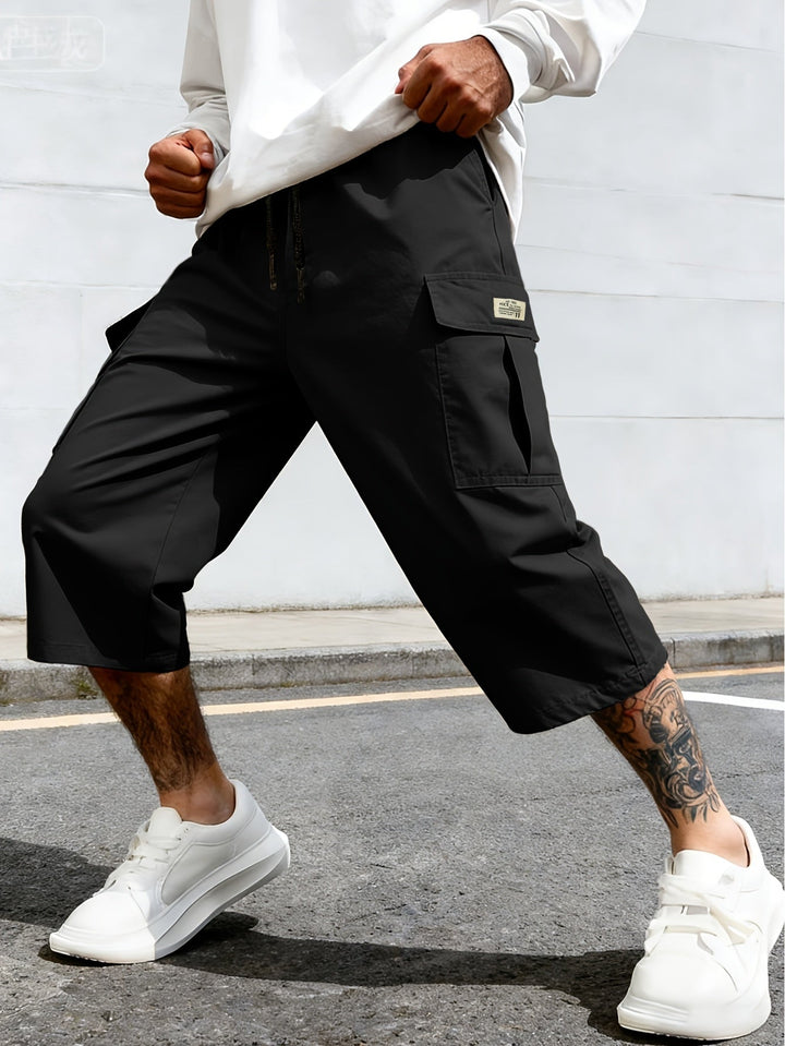 Short cargo homme confortable streetwear, poches latérales, cordon de serrage, idéal pour un été décontracté.