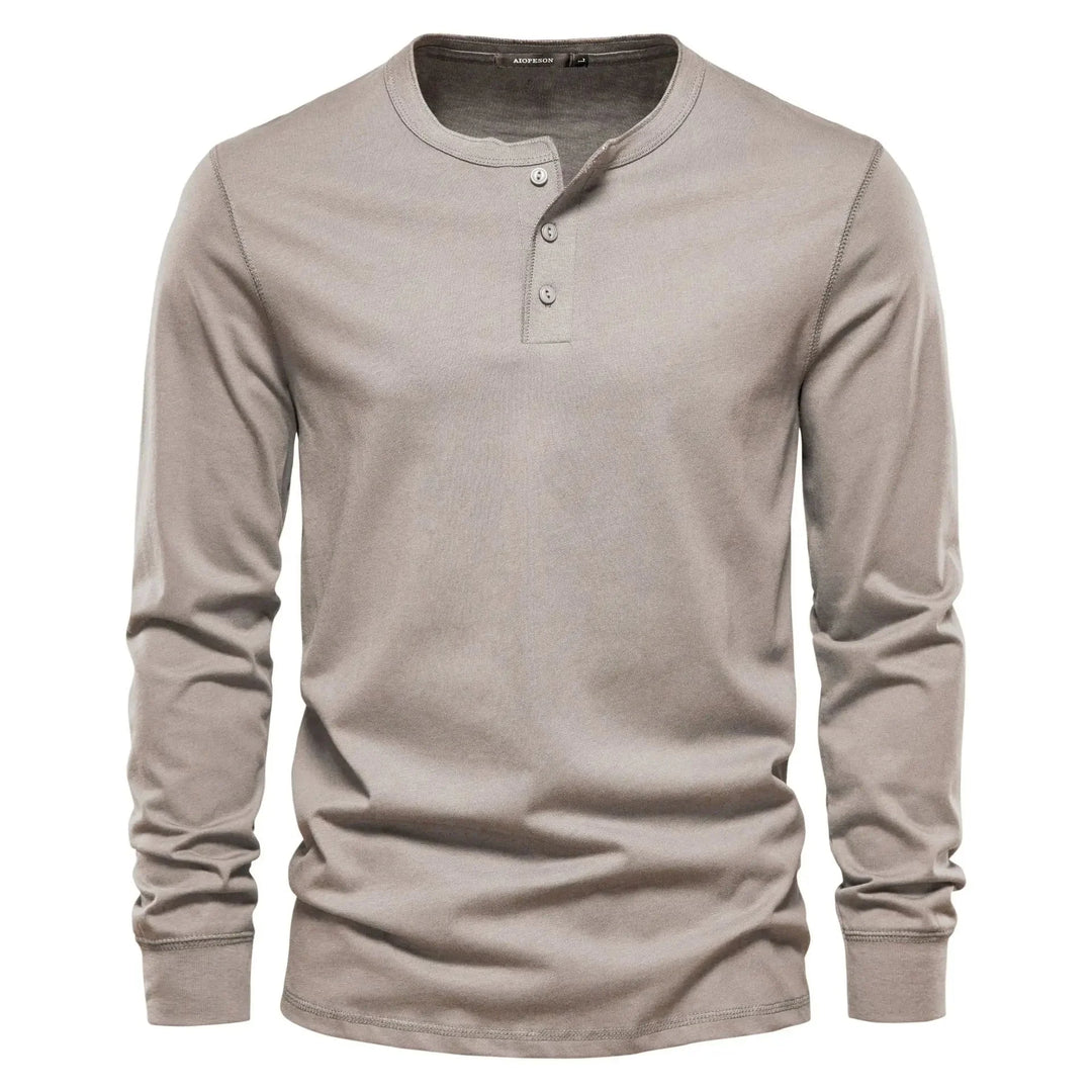 T-shirt Henley homme bleu marine, manches longues, parfait pour un look décontracté ou smart-casual.