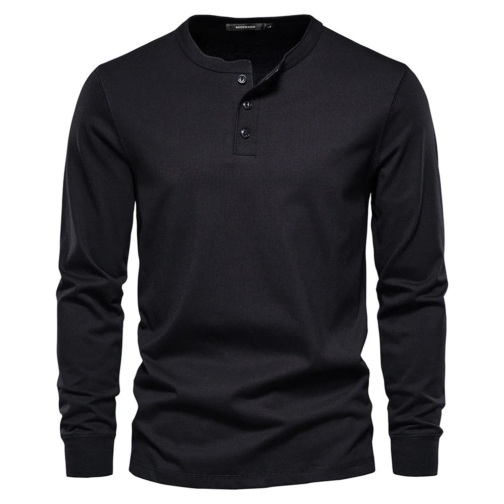 T-shirt Henley pour homme en coton, manches longues, design épuré et boutons. Confort et style quotidien.