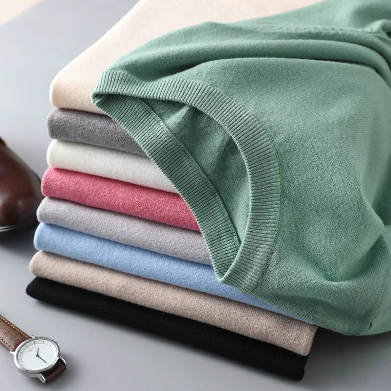 T-shirt basique homme slim fit à col rond, disponible en plusieurs couleurs, pour un look élégant et décontracté.