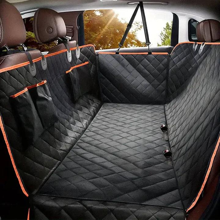 Transport chien sécurisé : siège auto luxe avec harnais, protégeant l'animal et la voiture.