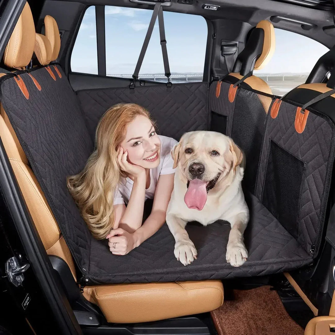 Accessoire voiture chien premium : siège confort avec protection imperméable pour longs voyages.