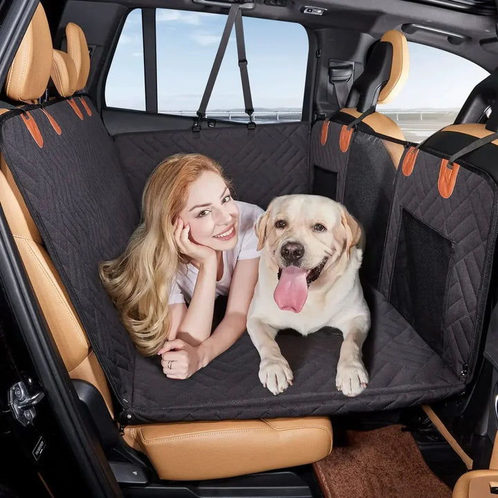 Accessoire voiture chien premium : siège confort avec protection imperméable pour longs voyages.