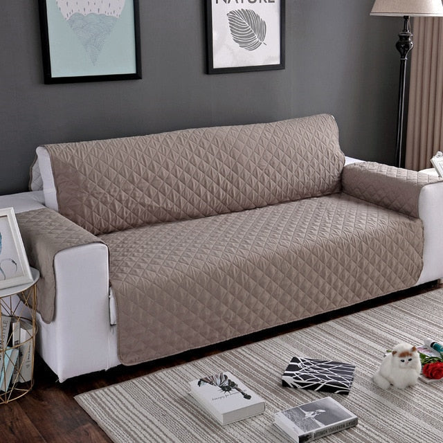 Housse protectrice pour canapé 2 places, résistante aux griffes d'animaux. Textile doux et matelassé pour la déco.