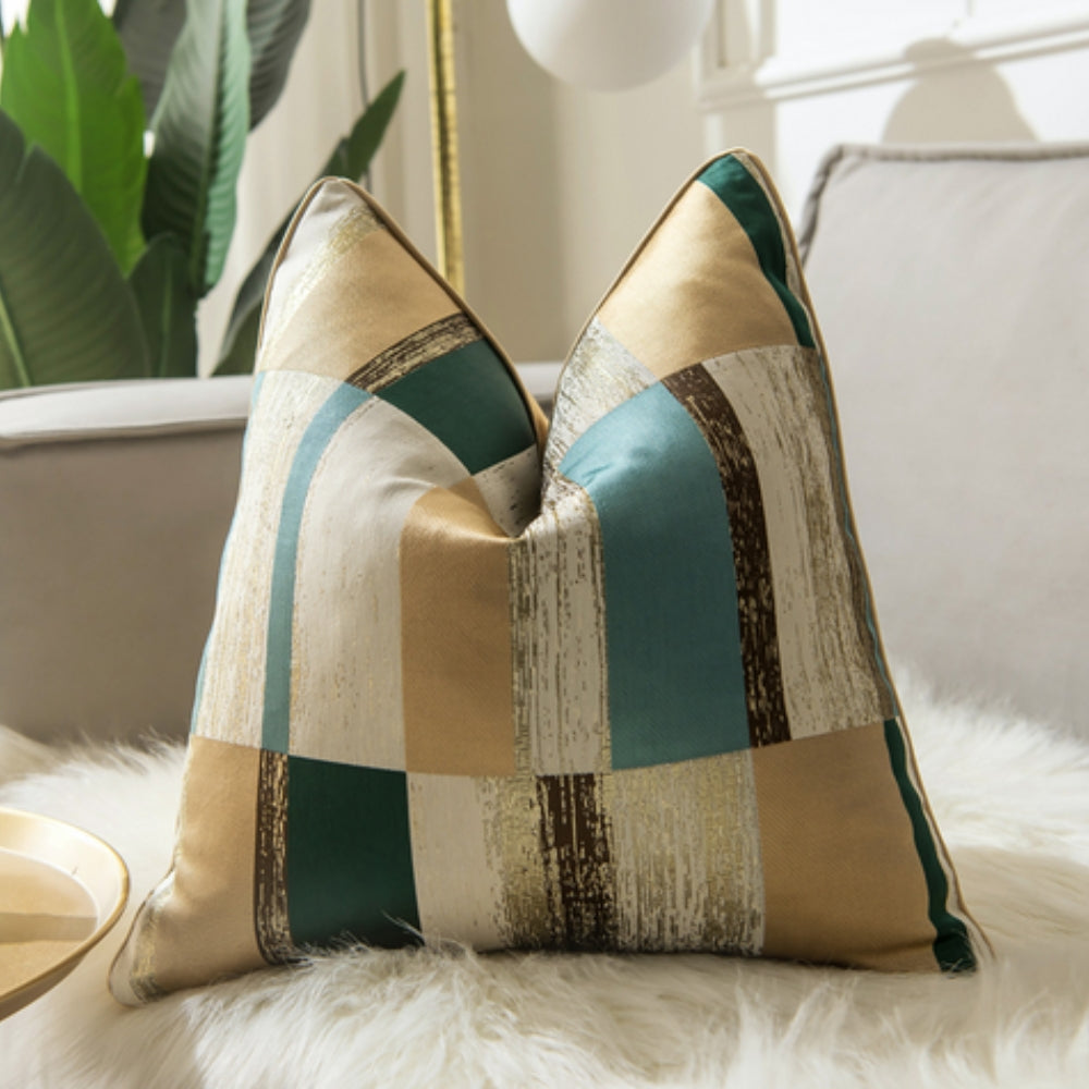 Coussin zébré moderne et chic, parfait pour un salon contemporain.