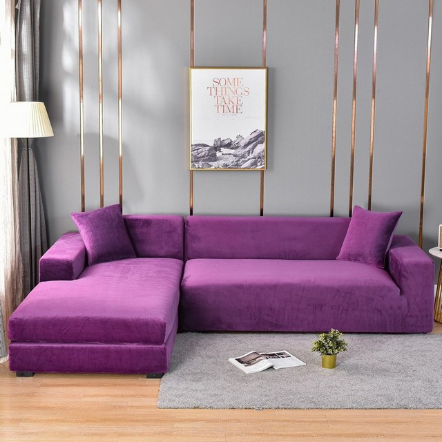 Housse de canapé extensible intégrale, allie protection, rénovation et style pour un salon moderne.