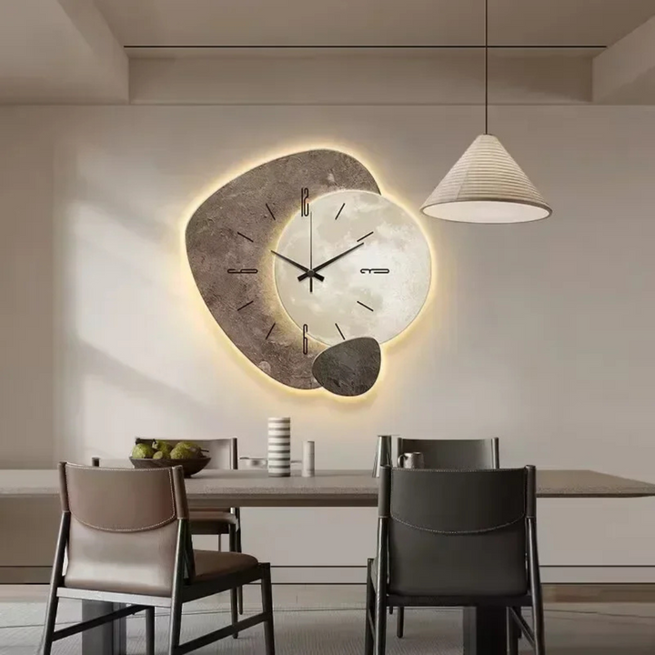 Horloge murale décorative en bois avec lampe LED intégrée, un élément pratique et esthétique pour votre maison.