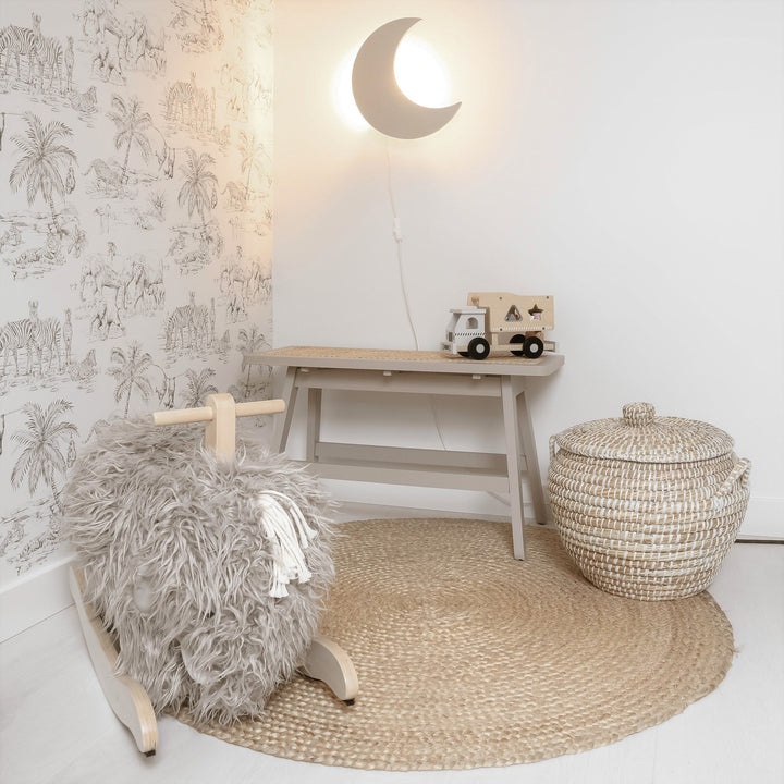 Design lune beige en MDF, applique murale pour chambre d'enfant. Offre un éclairage doux et décoratif.