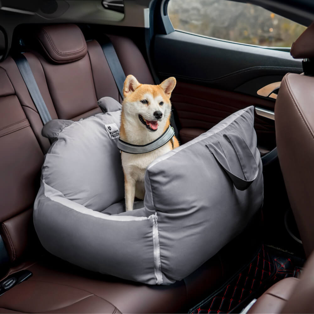 Sécurisez votre chien en voiture avec ce lit de voyage résistant et ergonomique.