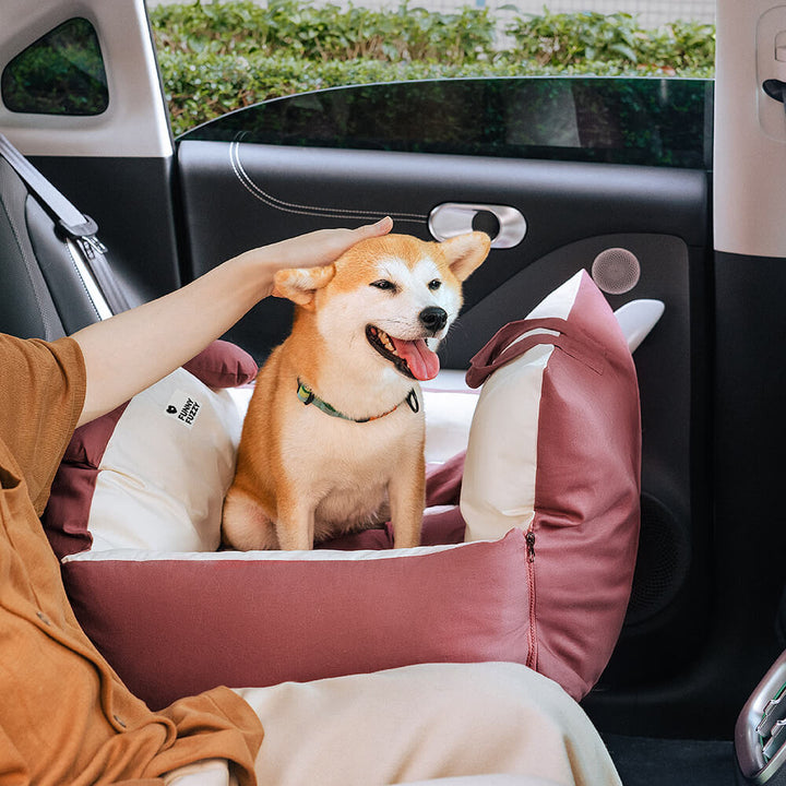 Mon chien adore son lit de voiture douillet et sûr, un vrai confort pour nos voyages.