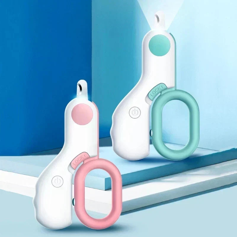 Accessoire de toilettage pour animaux avec éclairage LED intégré. Taille-griffes professionnel pour une coupe nette.