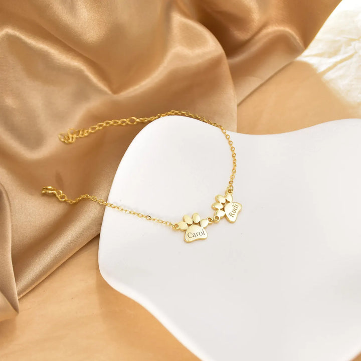 Bracelet personnalisé PawEmbrace en acier inoxydable, idéal pour amoureux des animaux avec gravure patte.