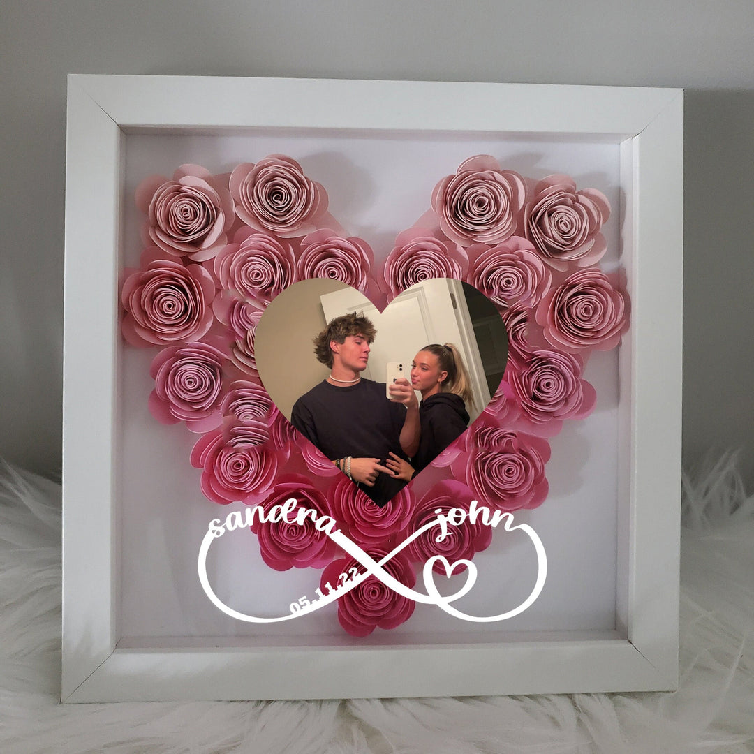 Cadre photo cœur personnalisé, une touche d'amour pour votre décoration murale. Cadeau couple idéal.