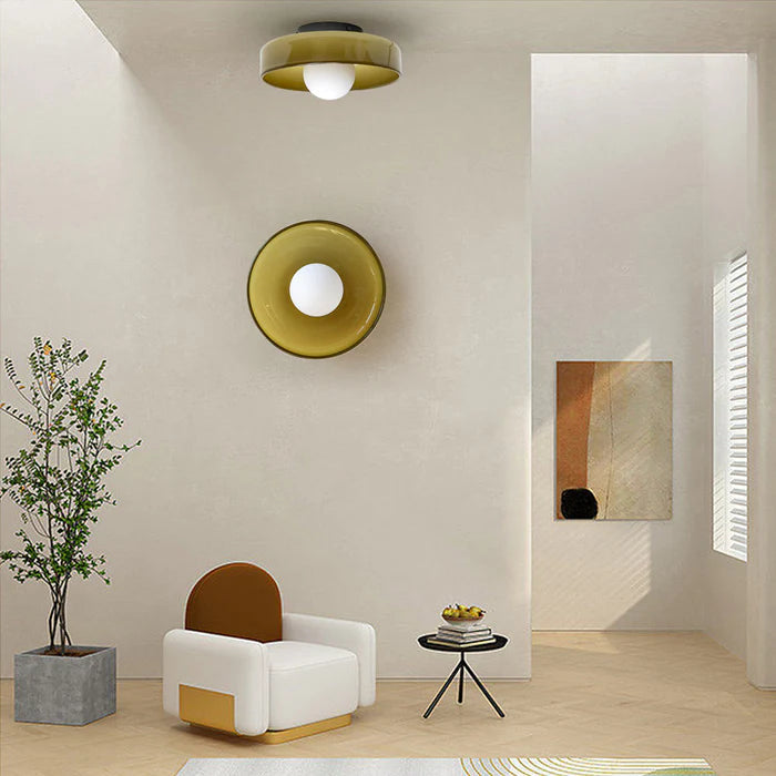 Plafonnier LED rond, design moderne pour une ambiance lumineuse et raffinée.