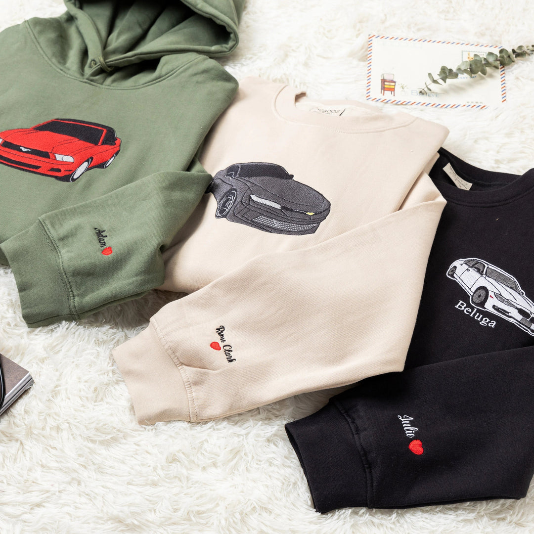Sweat à capuche CarStitch avec broderie voiture personnalisée. Mode unisexe et vêtement automobile original.