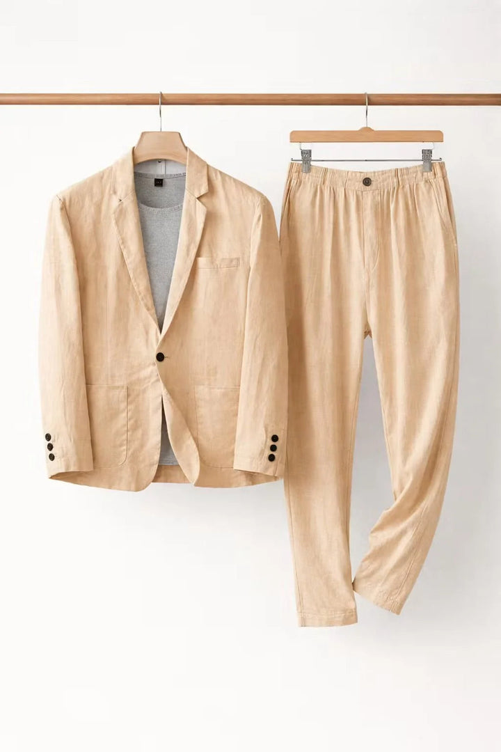 Costume homme pour l'été, alliant élégance et confort. Veste et pantalon deux pièces, coupe moderne.