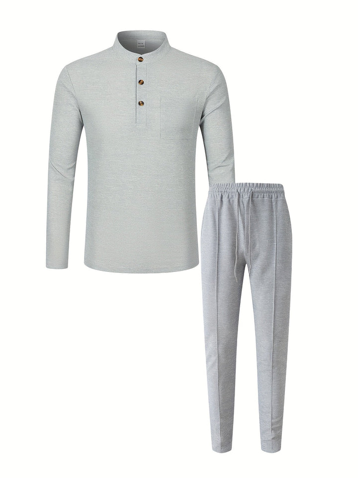Ensemble pantalon et haut Henley gaufre pour homme. Confortable et élégant, parfait pour le quotidien.