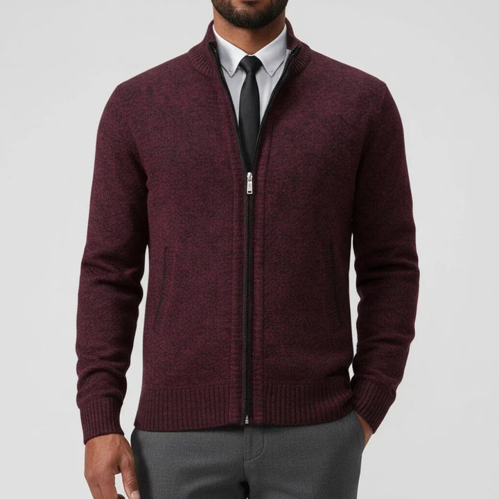 Cardigan homme léger à col montant, idéal comme couche supplémentaire élégante pour l'automne.