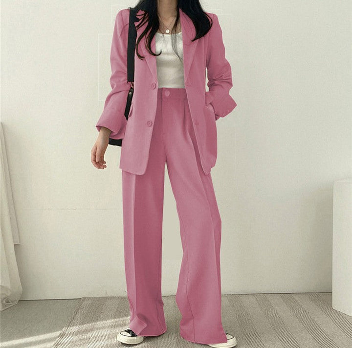 Ensemble femme fluide style coréen, tailleur décontracté avec veste et pantalon pour un été chic.