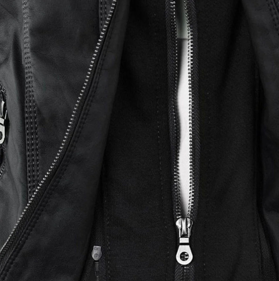 Veste femme chic et féminine. Style moto moderne avec capuche amovible, pour un look urbain raffiné.