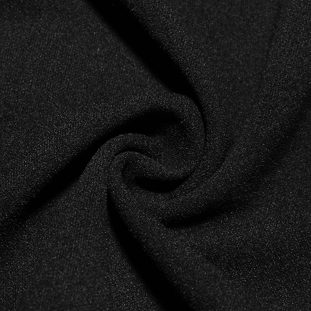 Robe mini femme chic et ajustée, style camisole à encolure carrée. Parfaite pour l'été et les soirées.