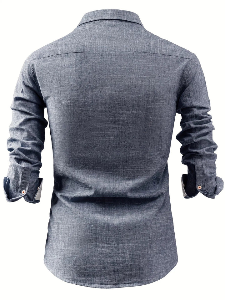 Chemise homme à coupe droite, manches longues pour un style à la fois élégant et facile à porter.