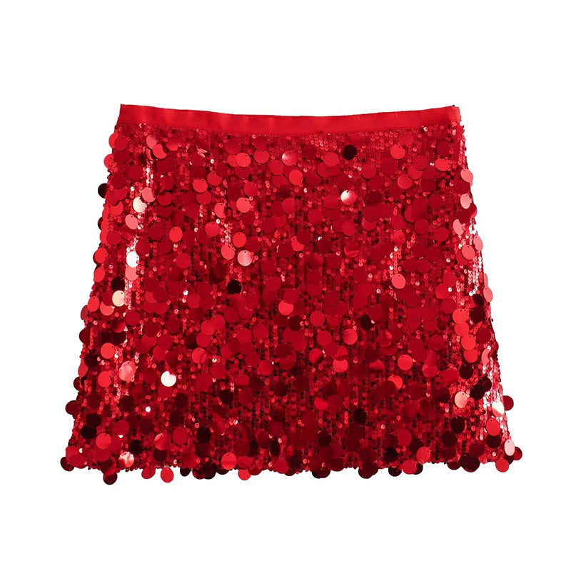 Modèle de jupe mini glamour pour femme avec paillettes étincelantes, pour une soirée inoubliable.
