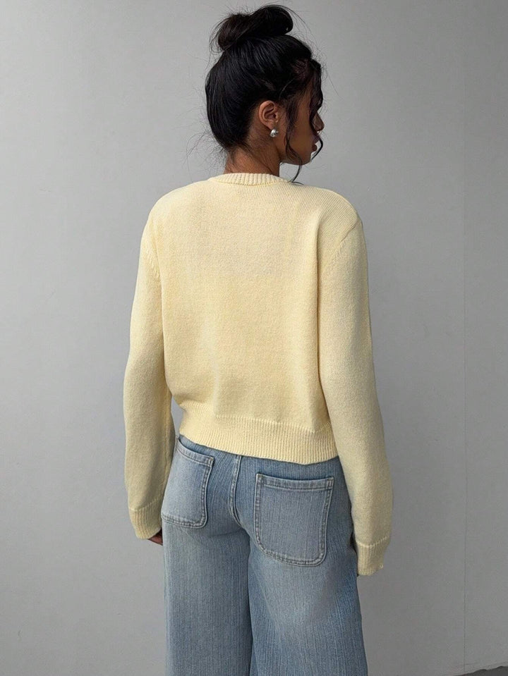 Cardigan élégant automne hiver femme, coupe slim ajustée, mode féminine tendance.