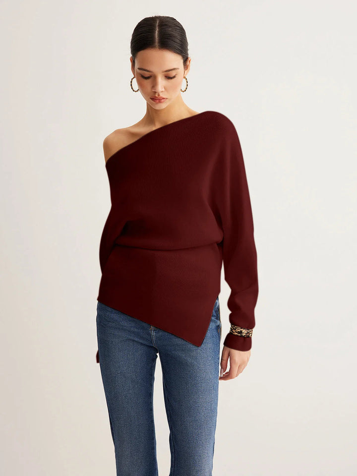 Pull femme à épaules dénudées, look automne hiver, tricot doux et moderne.
