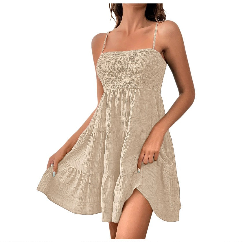 Mini robe texturée femme, style chic décontracté. Robe fluide et confortable pour l'été.