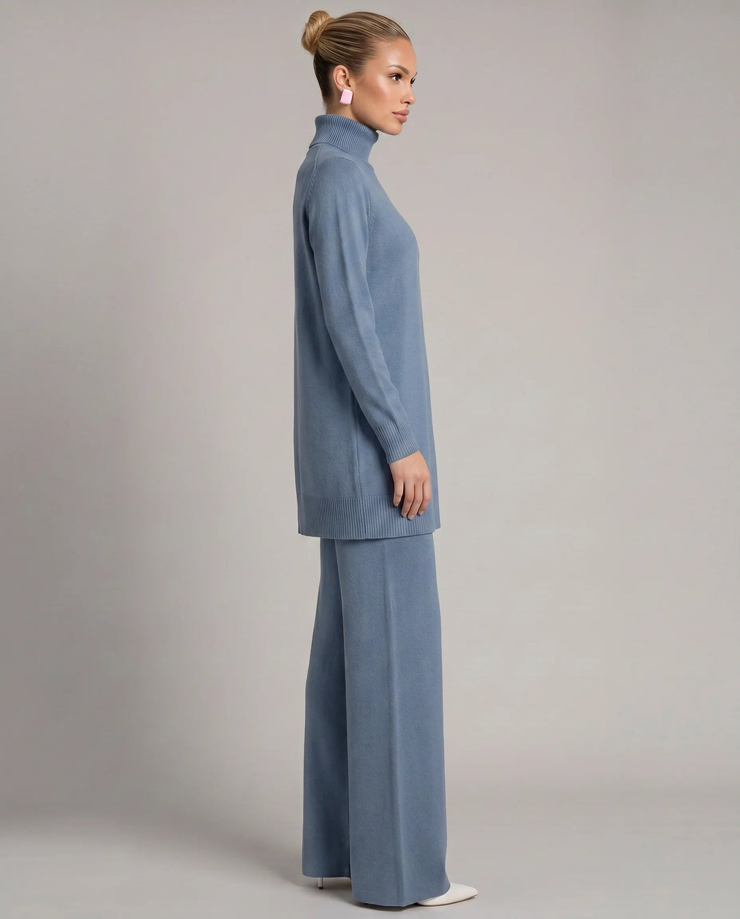 Ensemble maille décontracté-chic femme. Pantalon large élégant, haut confortable. Idéal en toute saison.