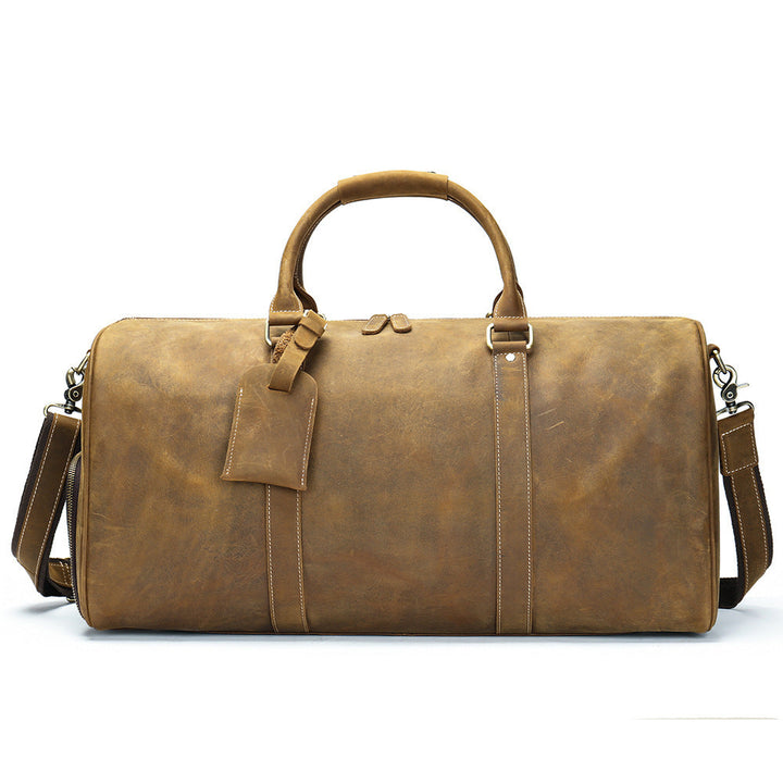 Sac de voyage homme élégant porté à l'épaule, idéal pour un week-end ou comme accessoire de voyage durable.