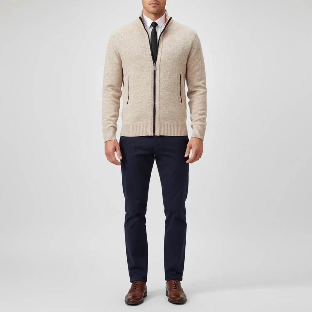 Chandail homme élégant et polyvalent, pull à col montant pour un confort décontracté en toute saison.