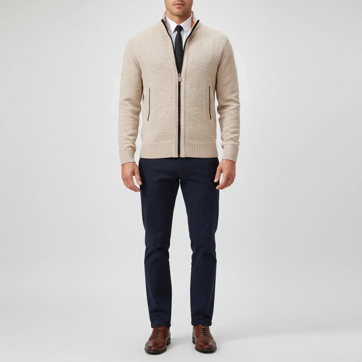 Chandail homme élégant et polyvalent, pull à col montant pour un confort décontracté en toute saison.