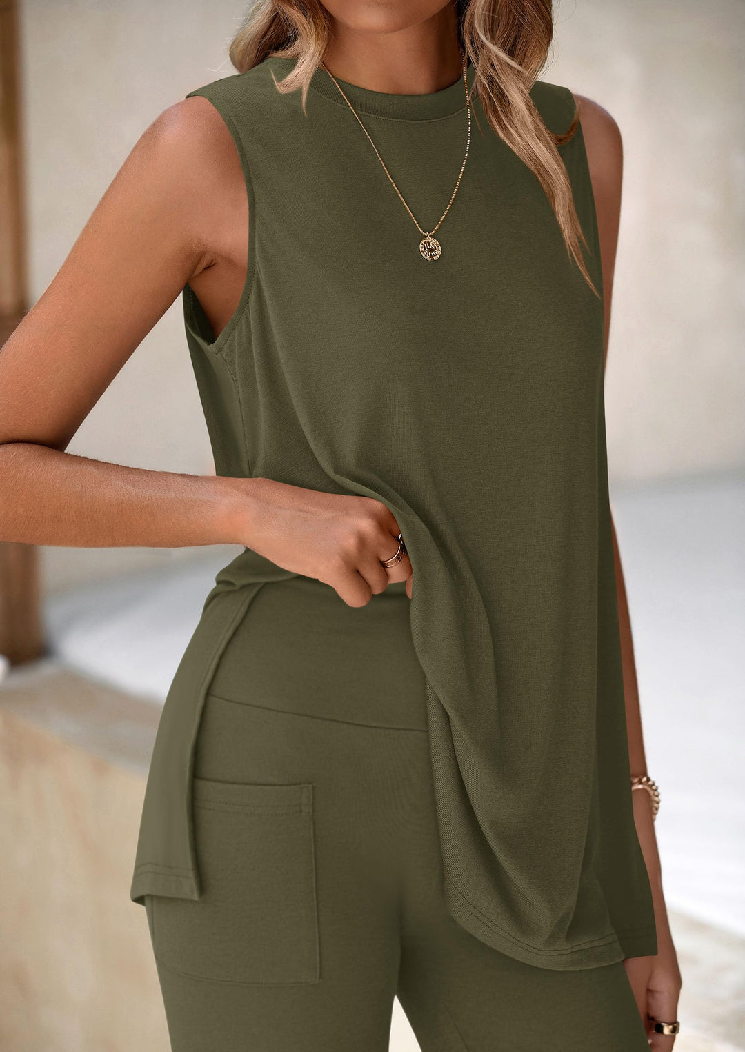 Ensemble été femme maille tricotée, deux pièces polyvalentes et confortables.