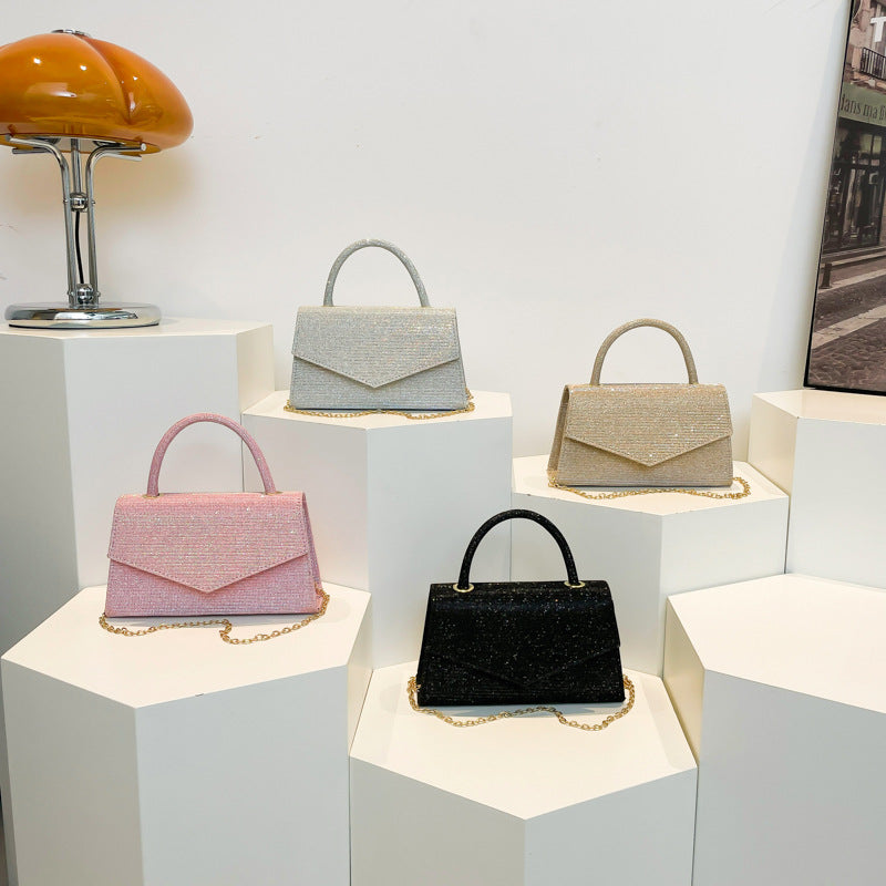 Sac à main élégant pour femme, petit carré avec effet diamant. Idéal comme pochette de soirée chic.