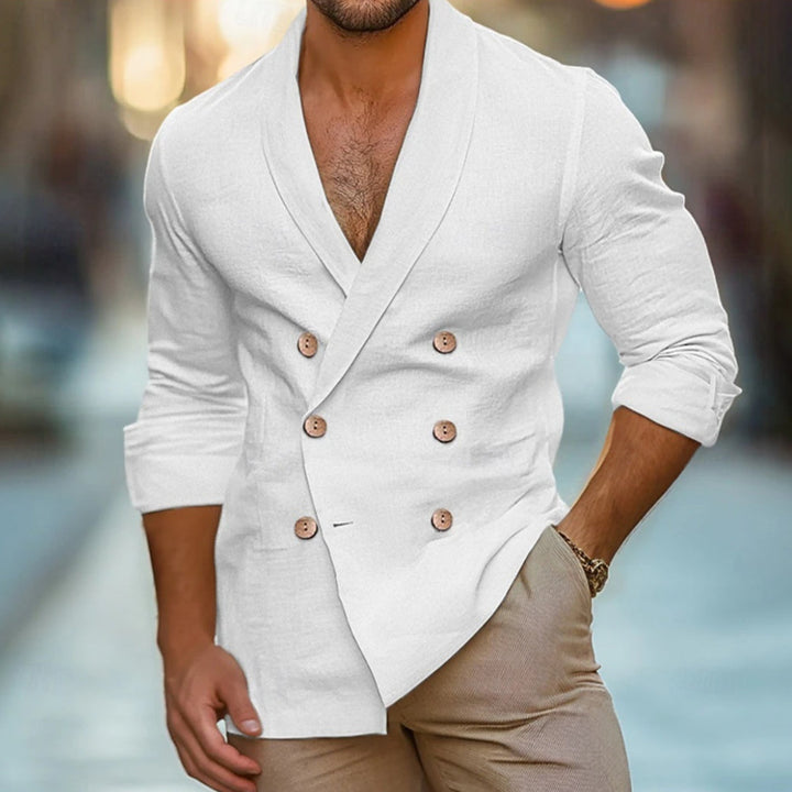 Blazer homme chic à double boutonnage et col polo distinctif. Look moderne, parfait pour la mode masculine.