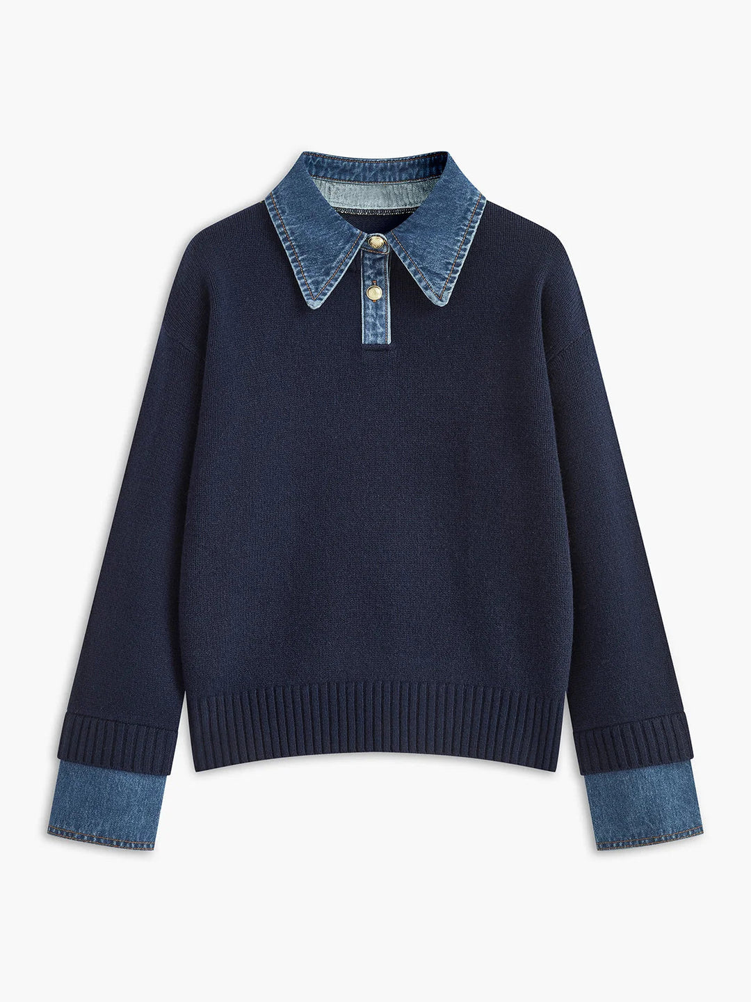 Pull femme superposé élégant avec col chemise denim. Parfait pour l'automne/hiver, confortable et chic.