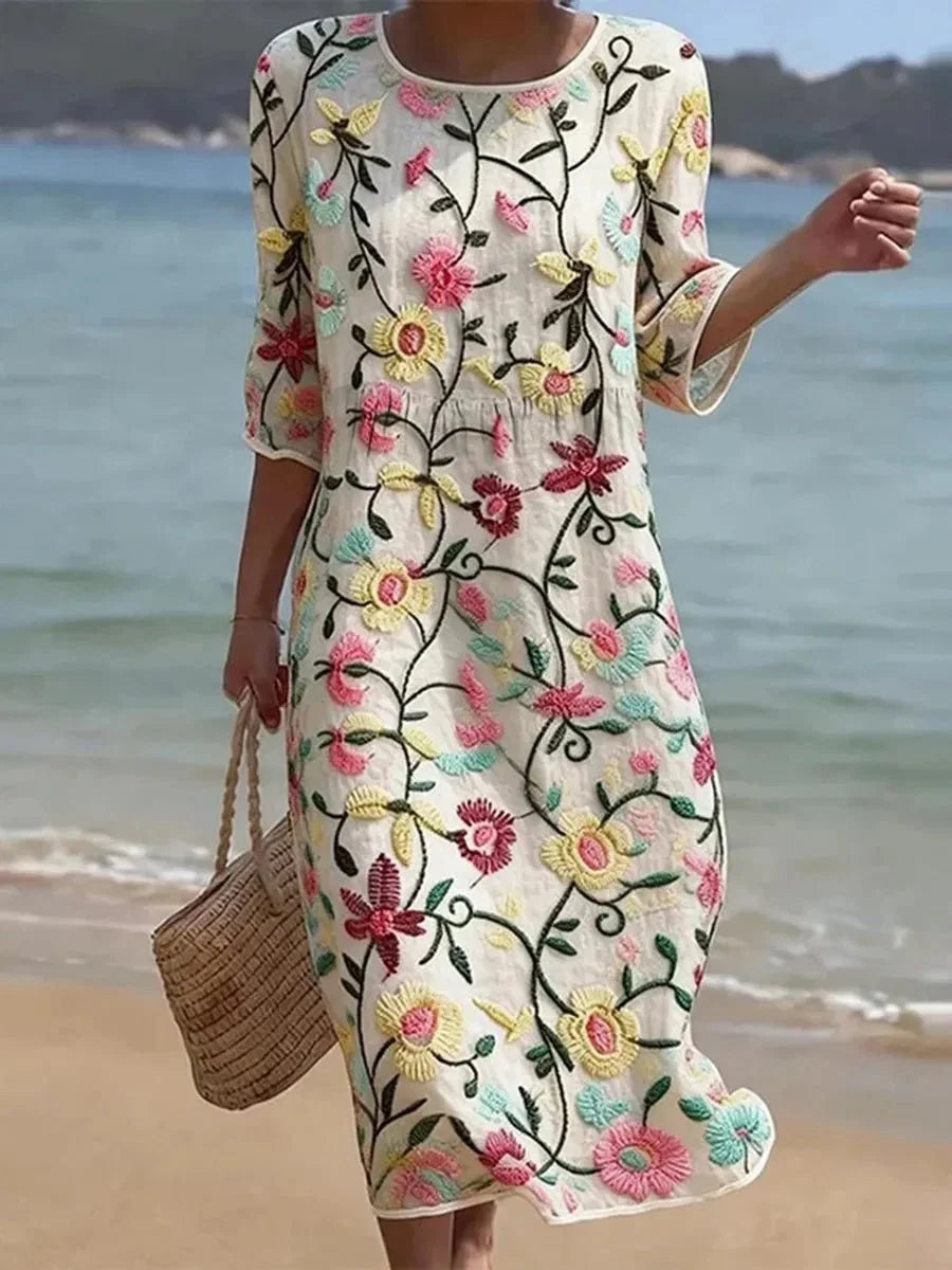 Robe midi imprimée fluide pour femme, coupe décontractée élégante avec col rond, parfaite pour une tenue estivale.
