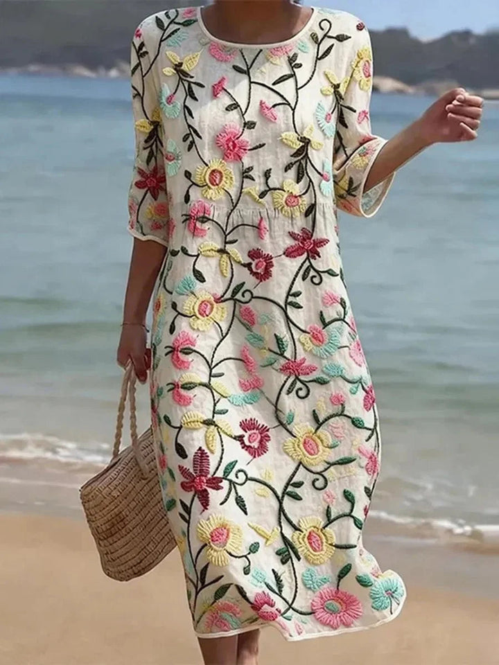 Robe midi imprimée fluide pour femme, coupe décontractée élégante avec col rond, parfaite pour une tenue estivale.