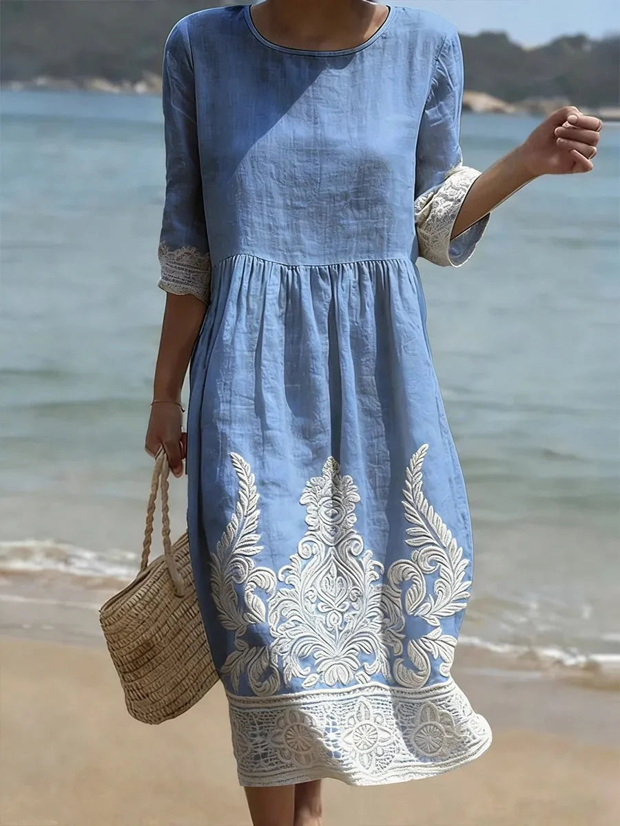 Robe midi femme élégante à col rond, coupe fluide. Parfaite pour le printemps/été, allie confort et style décontracté.