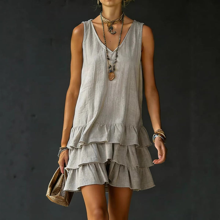 Élégante robe mini fluide femme à volants, sans manches, idéale pour printemps/été, confort et style.