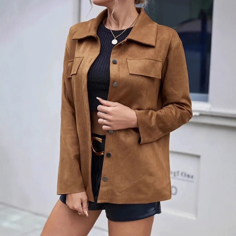 Veste cardigan femme slim élégante, marron clair, style minimaliste pour l'automne-hiver.