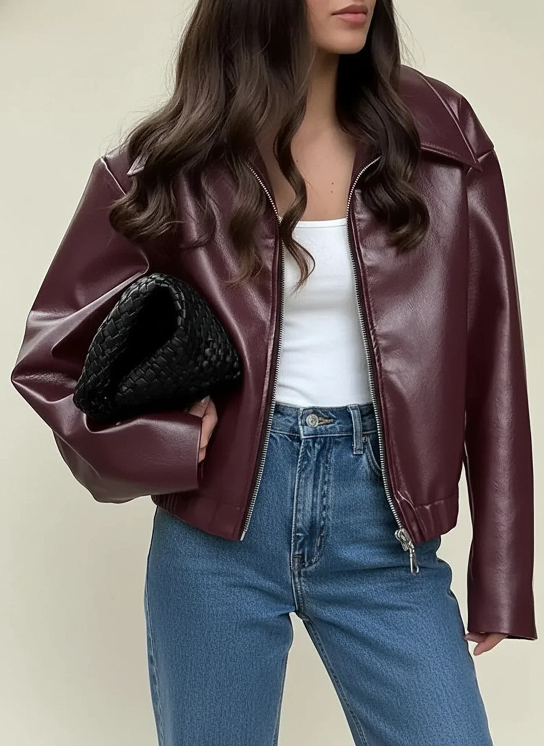Veste femme tendance, design minimaliste uni. Idéale pour un printemps ou automne stylé.