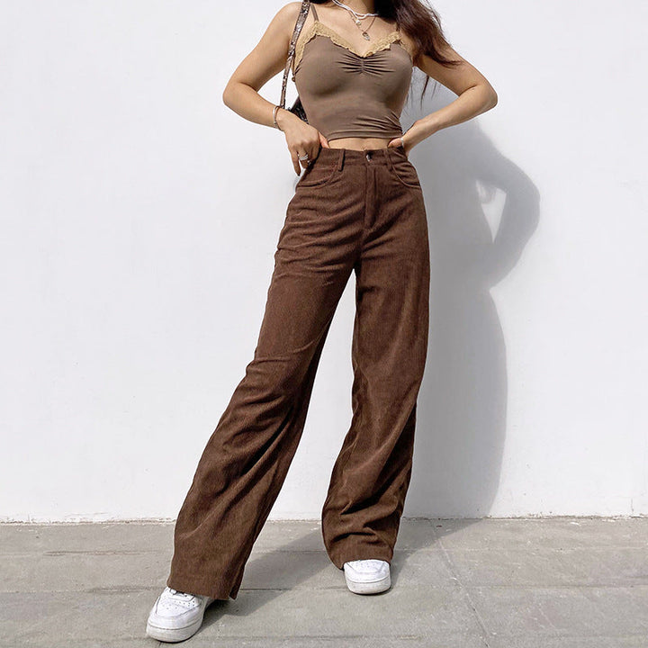 Pantalon large côtelé femme marron, coupe fluide et élégante, parfait pour un style décontracté chic.
