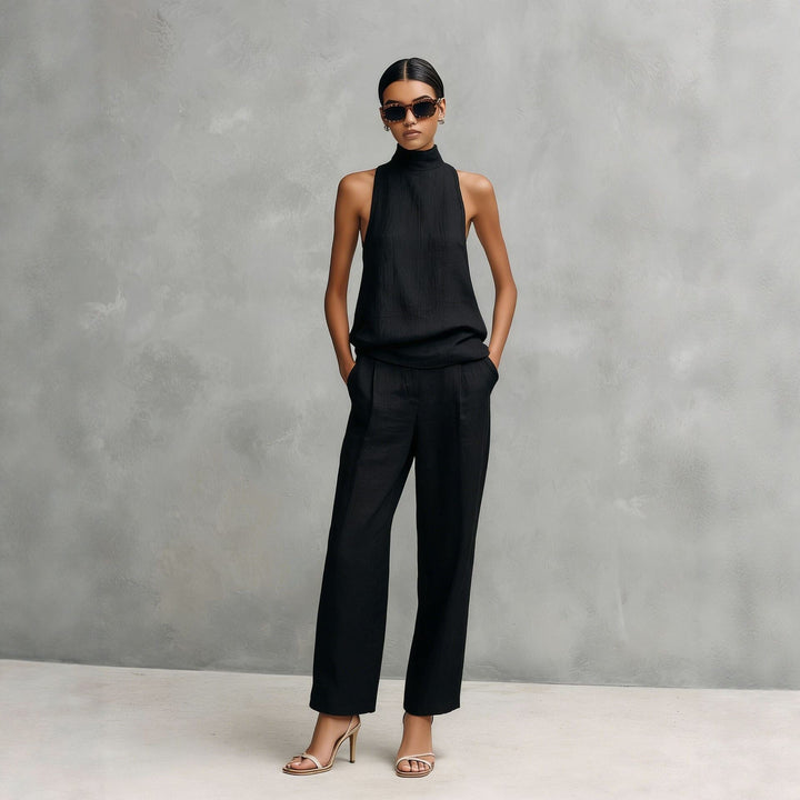 Ensemble femme élégant deux pièces : top col montant sans manches et pantalon large fluide. Idéal printemps-été.
