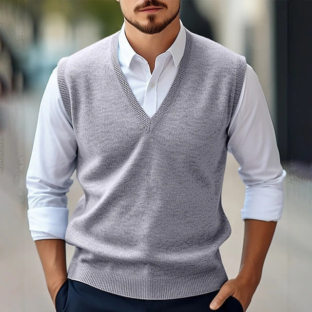 Gilet homme sans manches bleu marine, col V élégant, parfait pour superposition décontractée ou chic.