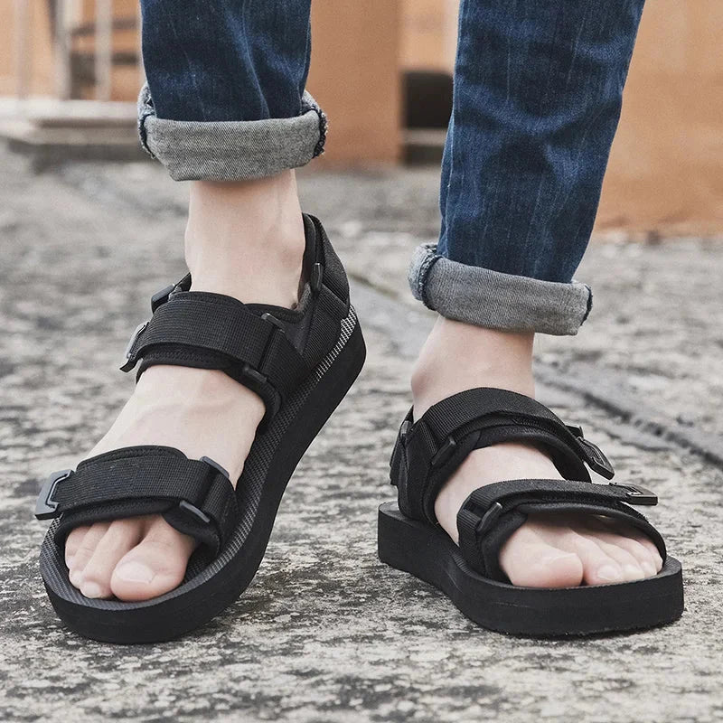 Sandales homme grande taille, légères et respirantes pour un confort optimal en été. Idéales pour la marche urbaine.